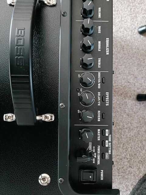 Boss Katana 50 W . Stan jak nowy.W komplecie Footswitch Boss FS-5L