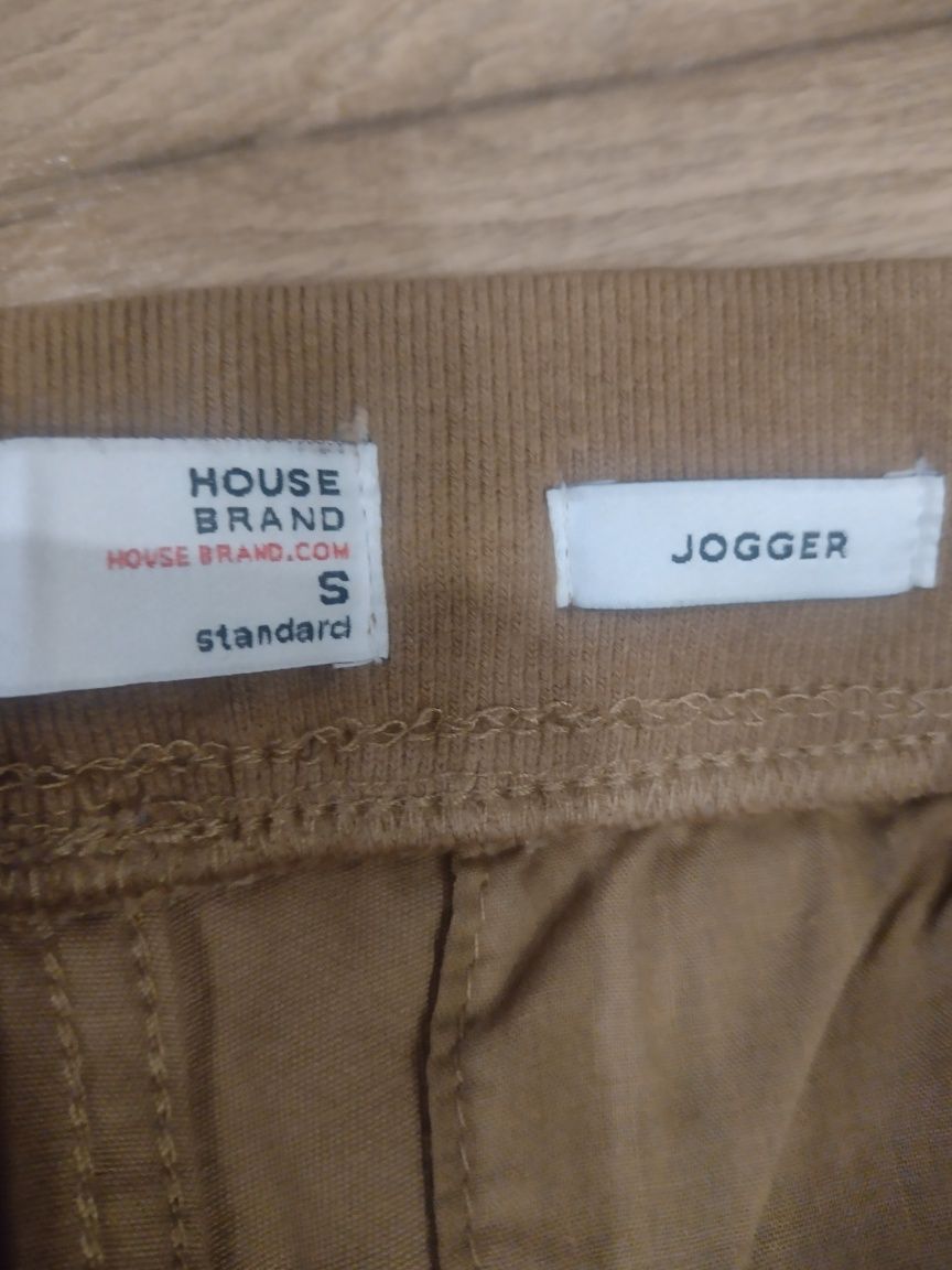 Spodnie jogery House, rozmiar S, beżowe.