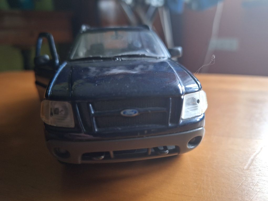 Ford Explorer- model firmy Maisto