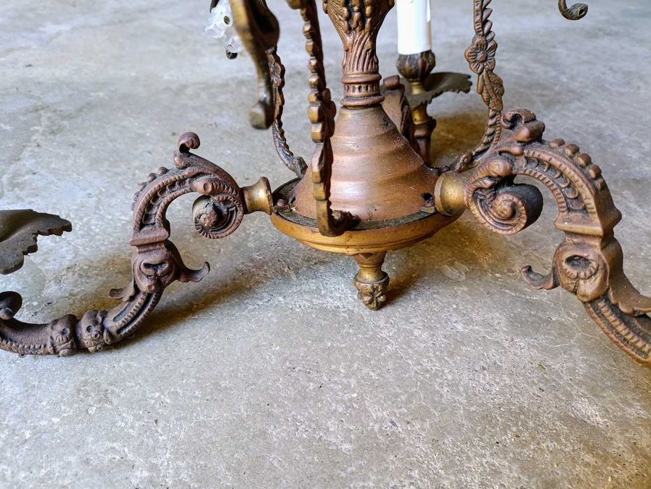 Candeeiro antigo suspenso de teto 3 lumes em latão vazado