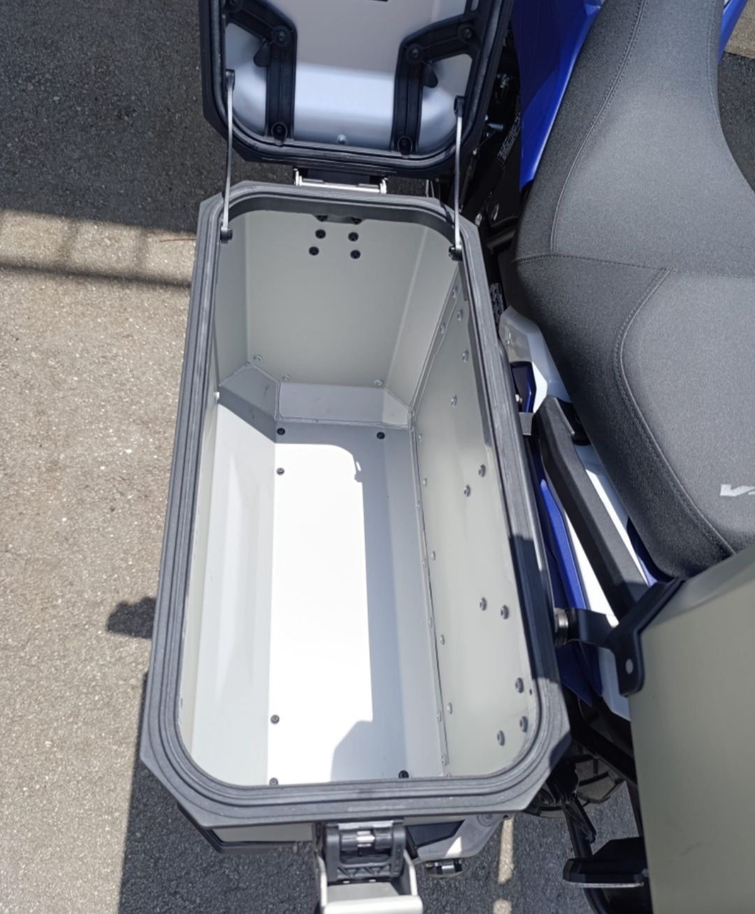 Malas laterais + top case Suzuki DE, DL, e suportes originais