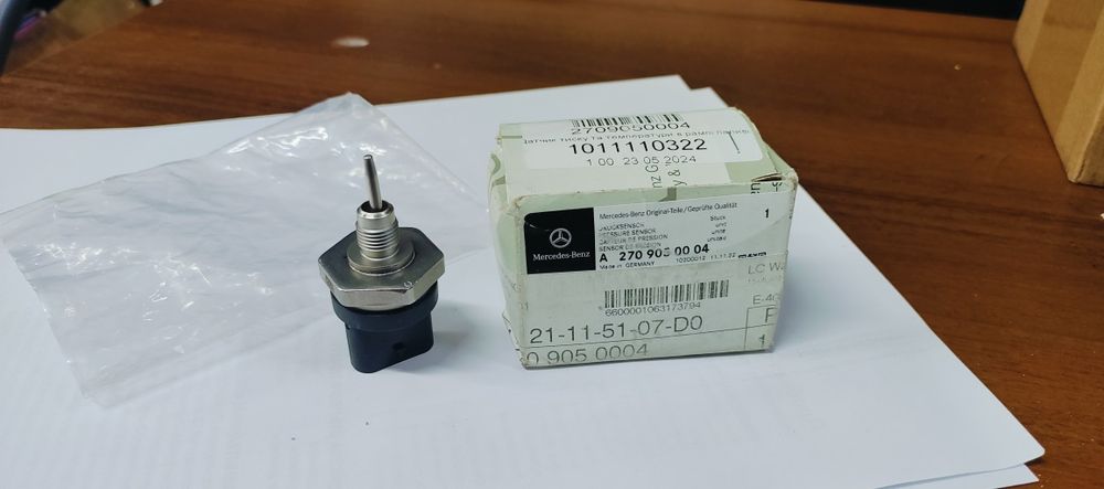 Датчик тиску та температури в рампі палива Mercedes Benz 212кузов  (Е2