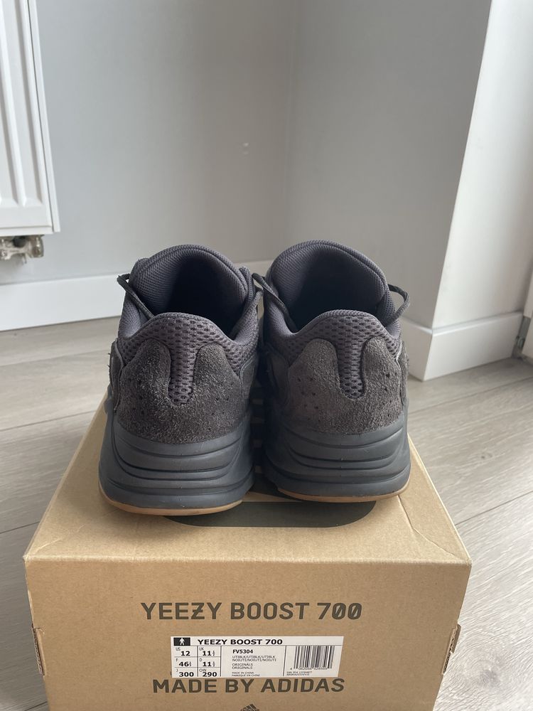 Adidas Yeezy 700 utiliity black boost v2