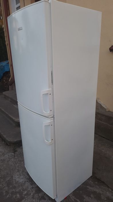 Холодильник двохмоторний electrolux