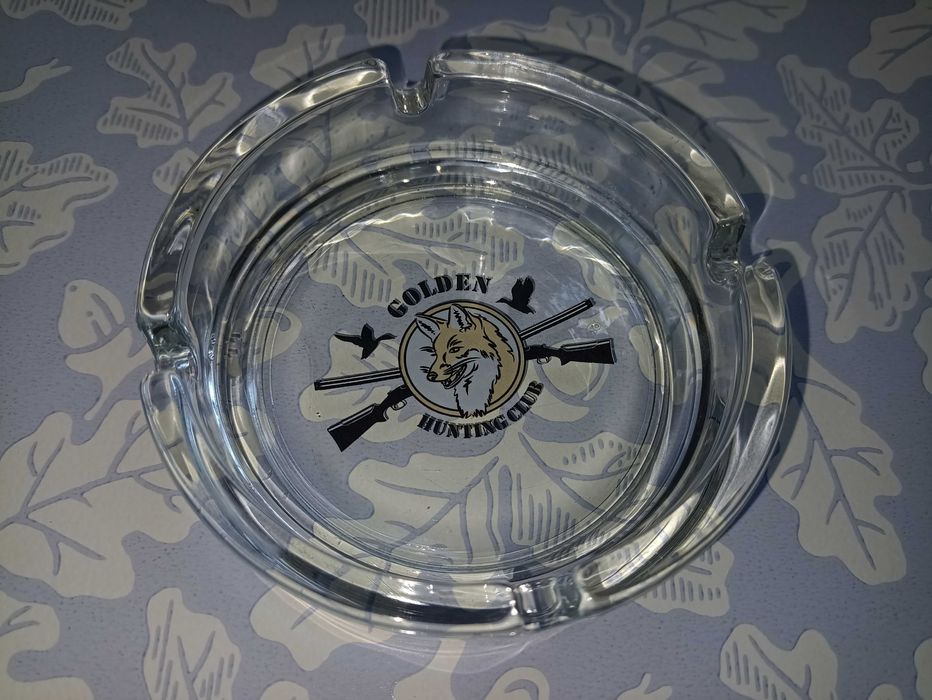 Пепельница стеклянная "Golden Hunting Club". Деколь. Коллекционная.