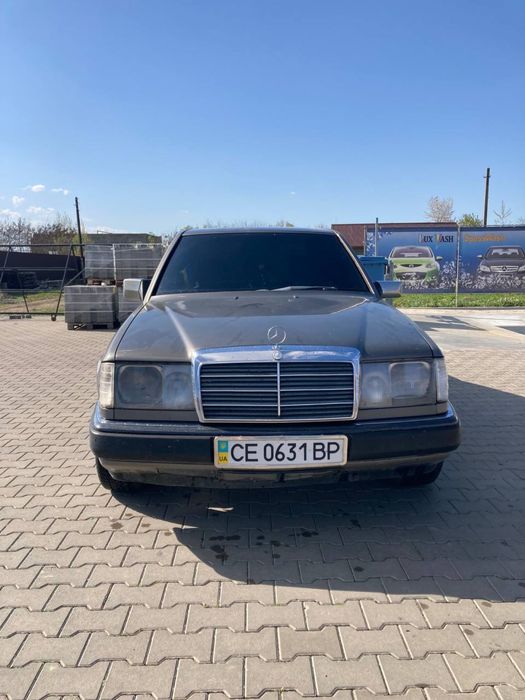 Продається Mercedes-Benz E 124 1992 р. 2.0 бензин на зимовій резині