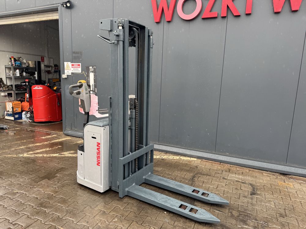 Paleciak elektryczny Nissan 480 cm 1600 kg wózek Atlet sztaplarka
