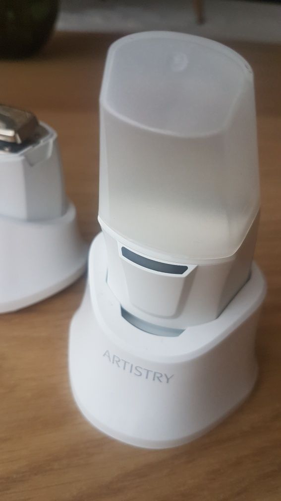 Artistry  Dermasonic z nakładką pod oczy