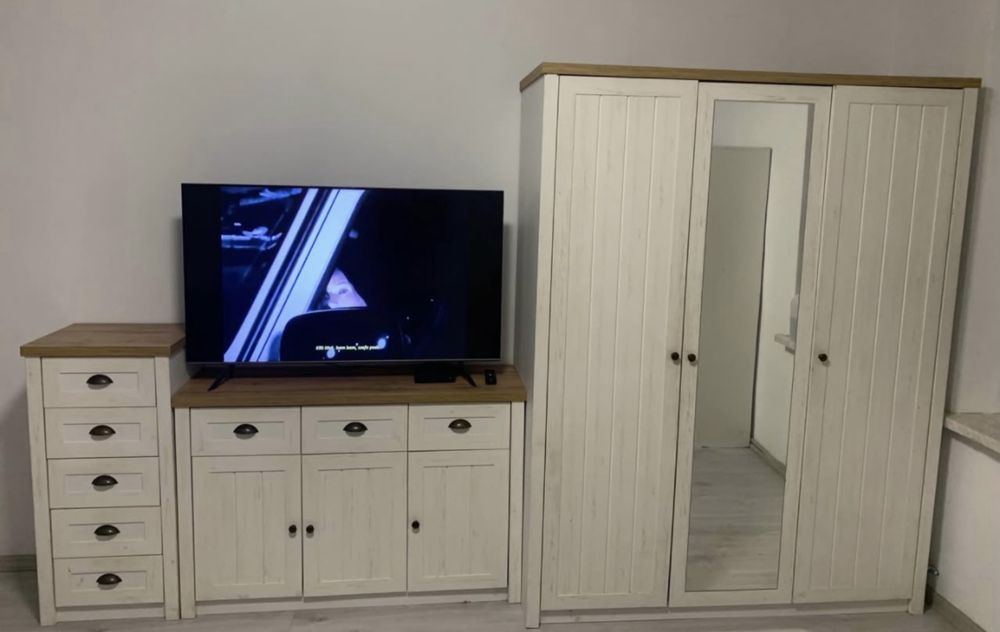 Meble MARKSKEL DO SALONU/SYPIALNI Szafa + Komoda + Słupek + Stół