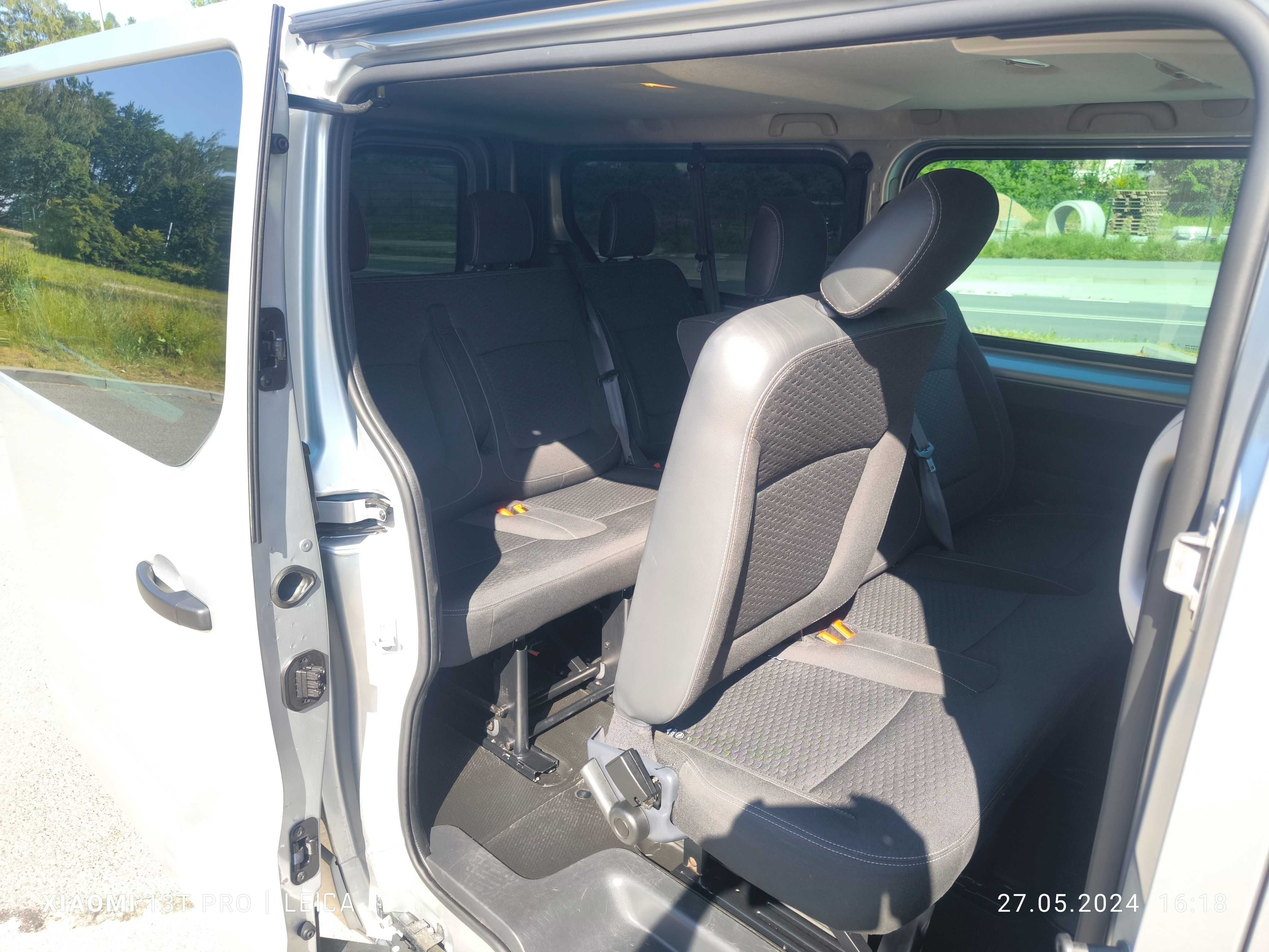 Bus na wynajem 9 osobowy Vivaro Wynajem busa 2000Km assistance lodówka