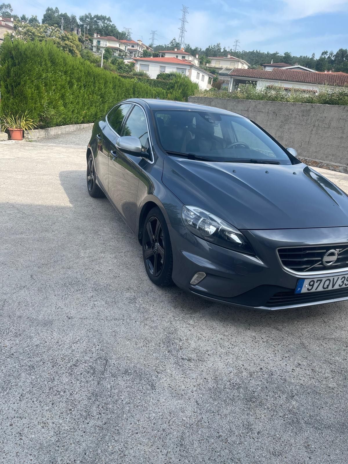 Volvo v40 R design