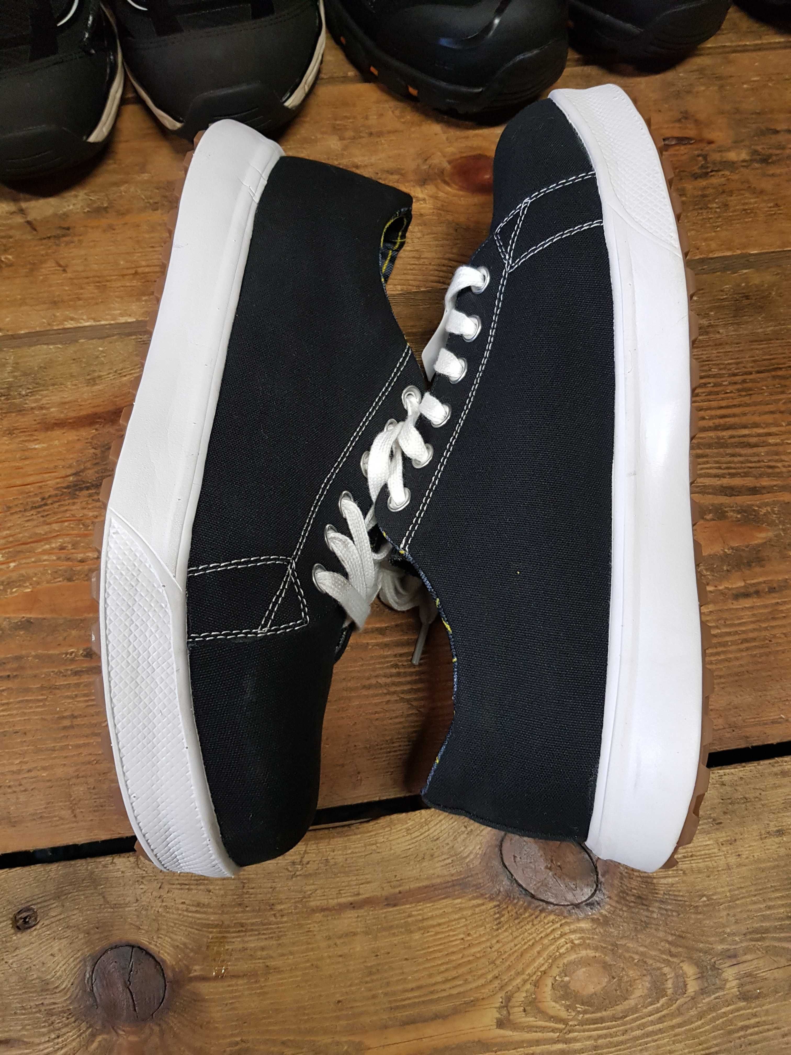 Buty robocze DAKOTA rozm 45 wkł 31 cm S3