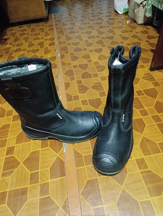 Нові  зимові чоботи