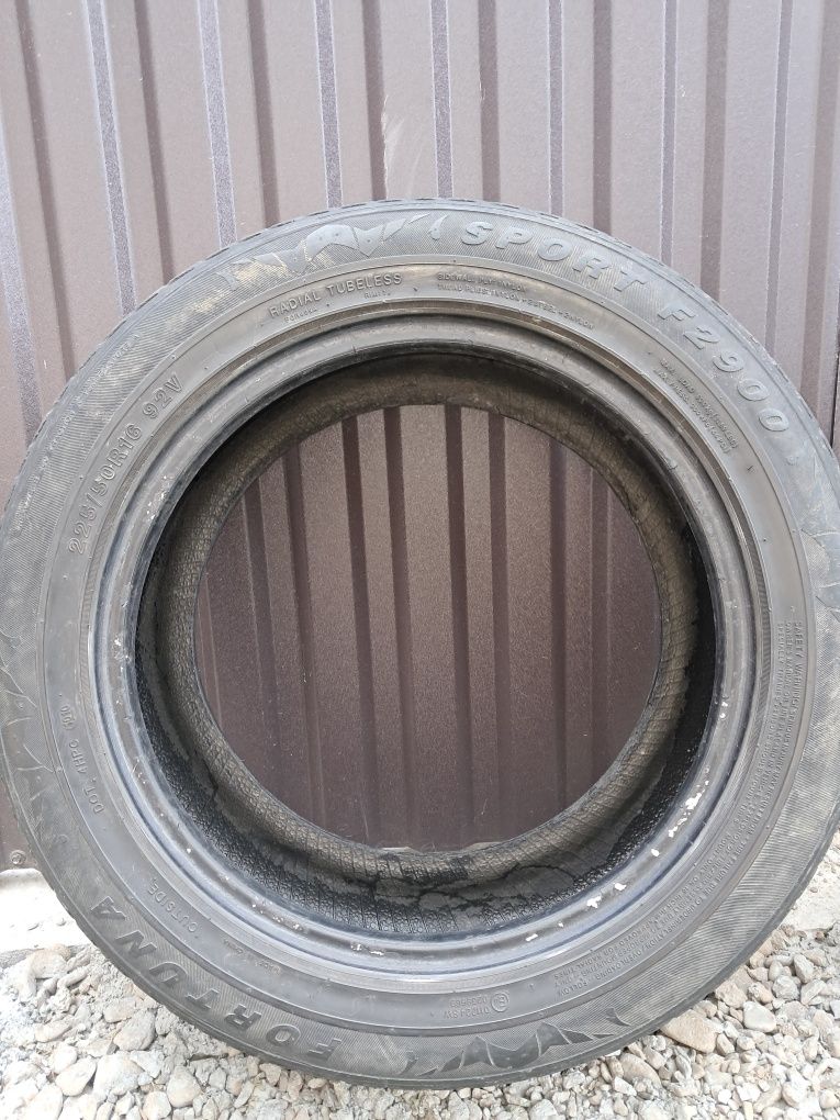 Продам шини б/у 225/50R16