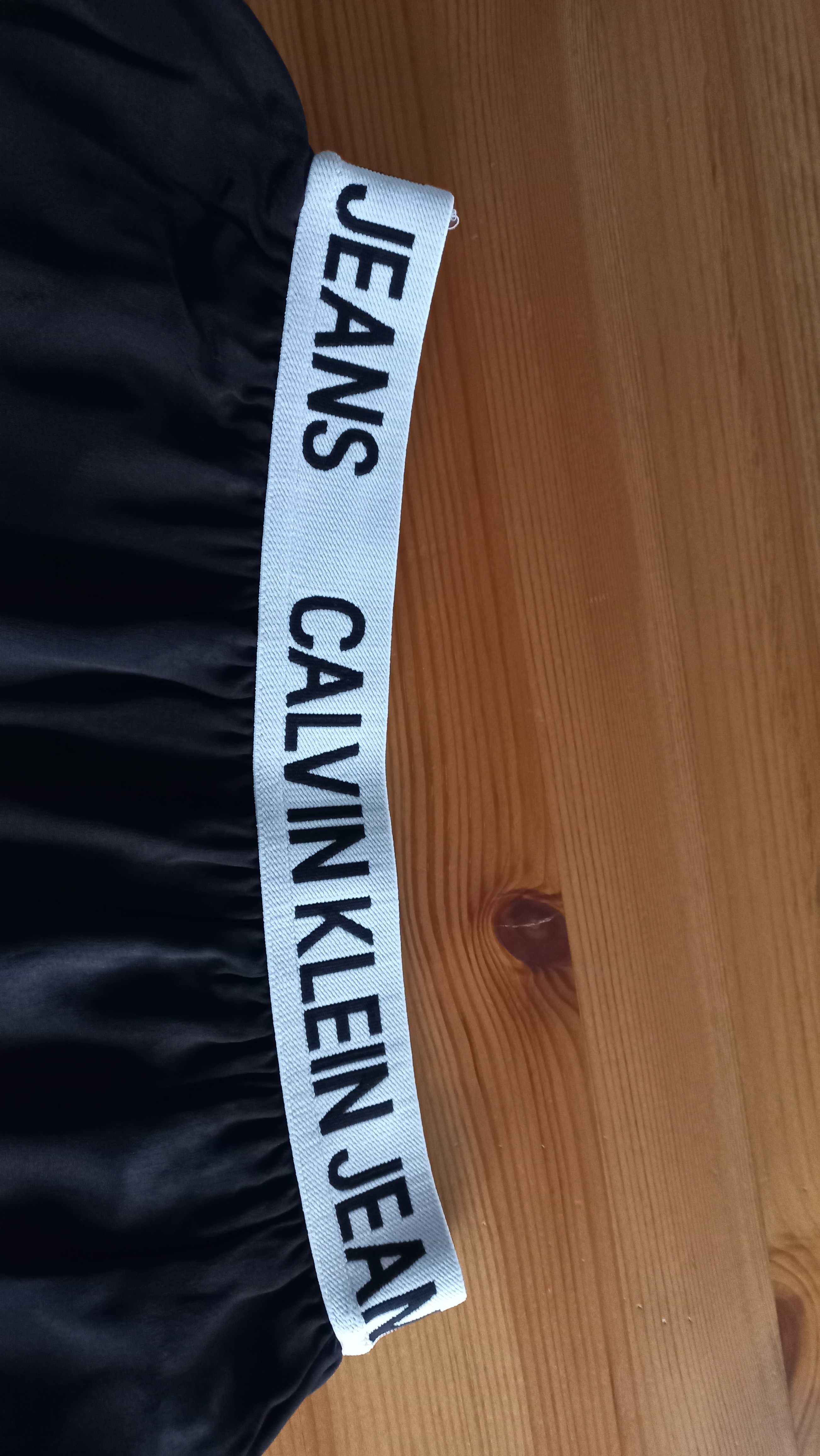 Saia, da calvin klein