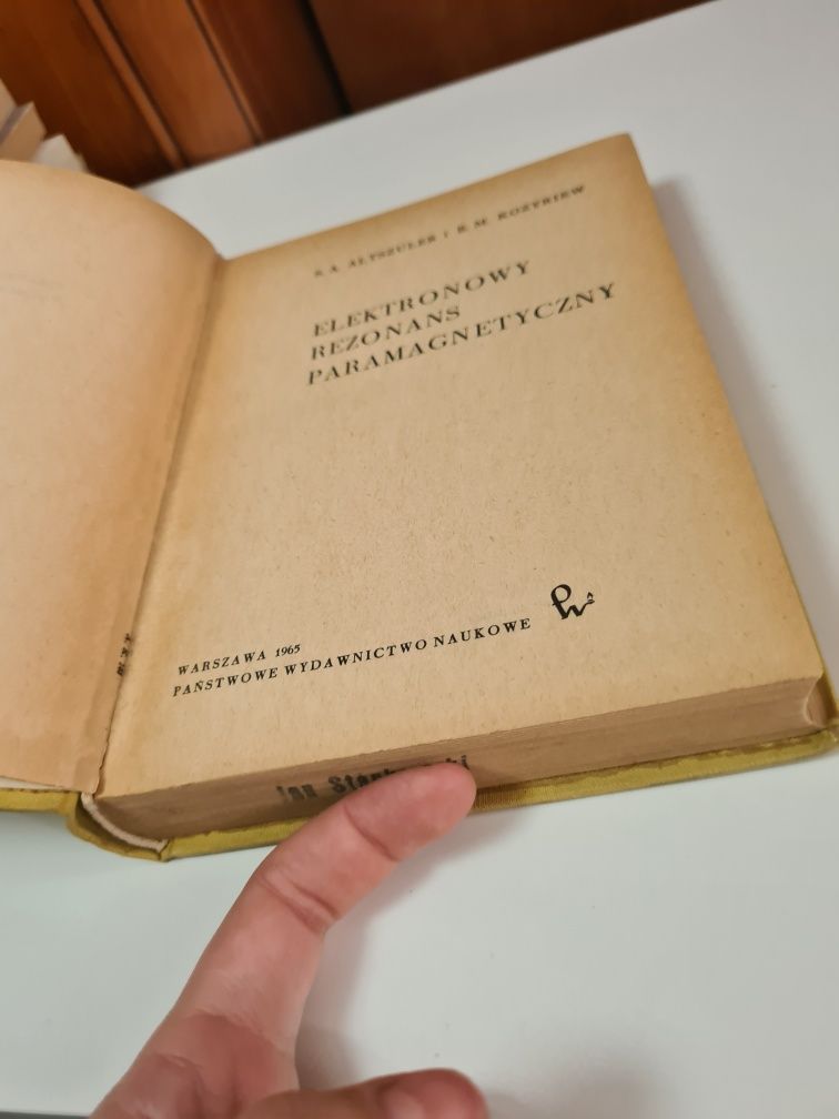 Elektronowy rezonans paramagnetyczny - S. A. Altszuler, B. M. Kozyriew