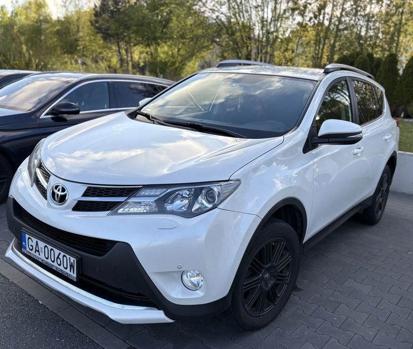 Toyota RAV4 Toyota RAV4 - wersja Executive 2015