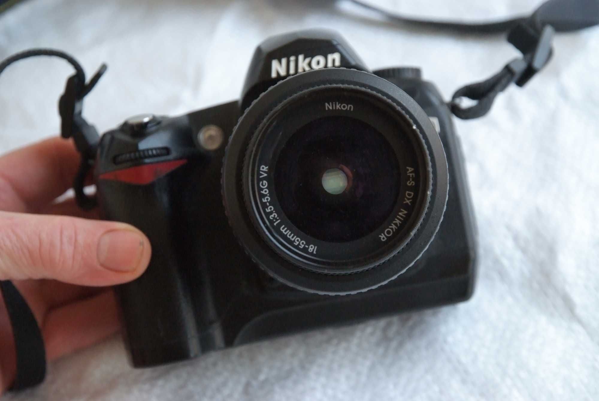 Nikon D 70 с объективом 18 - 55. Комплект в хорошем состоянии .