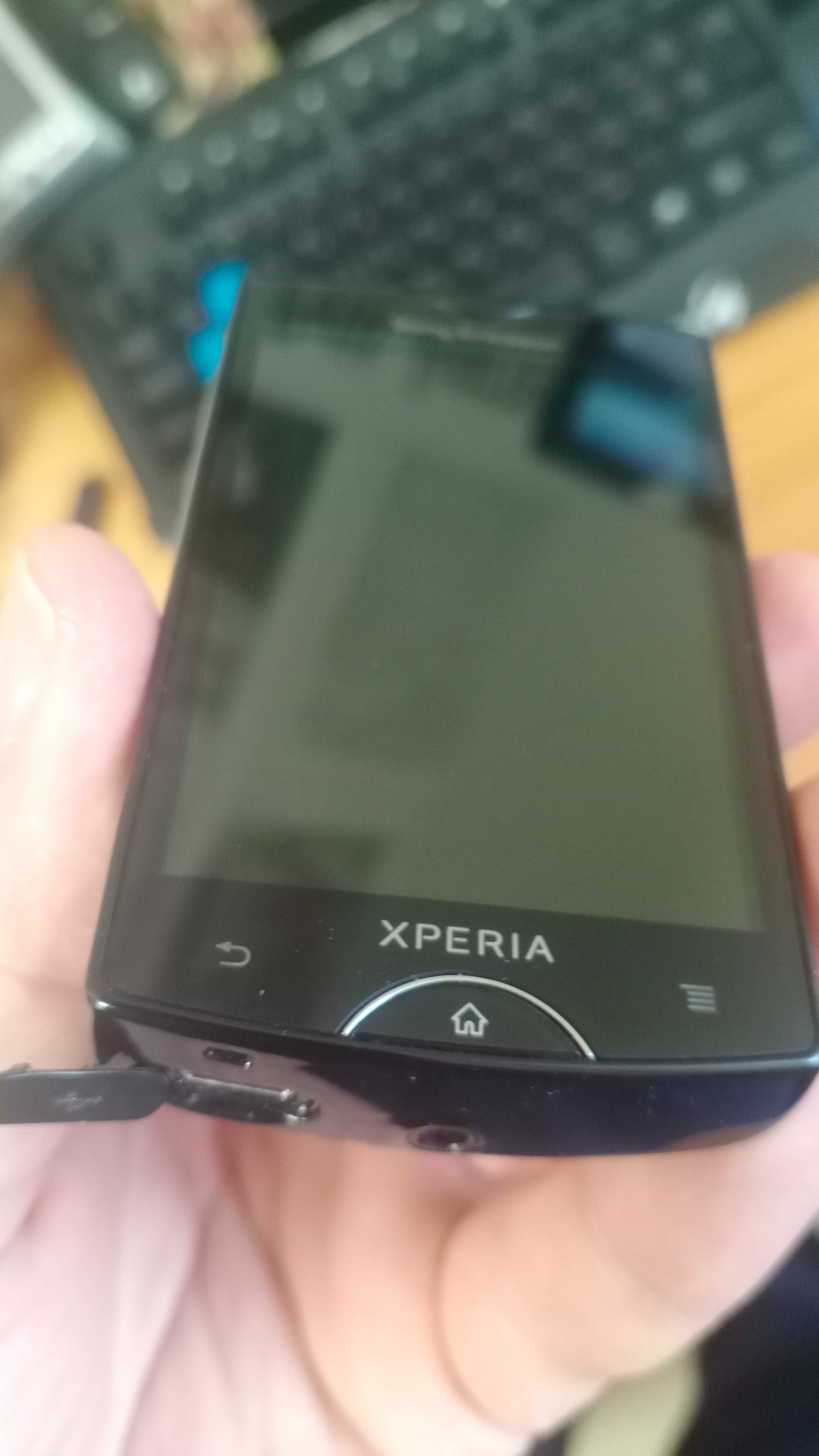 Мобильный телефон Sony Ericsson Xperia Mini ST15i