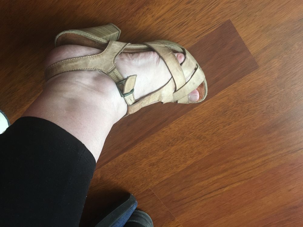 Sandálias em pele - sola borracha