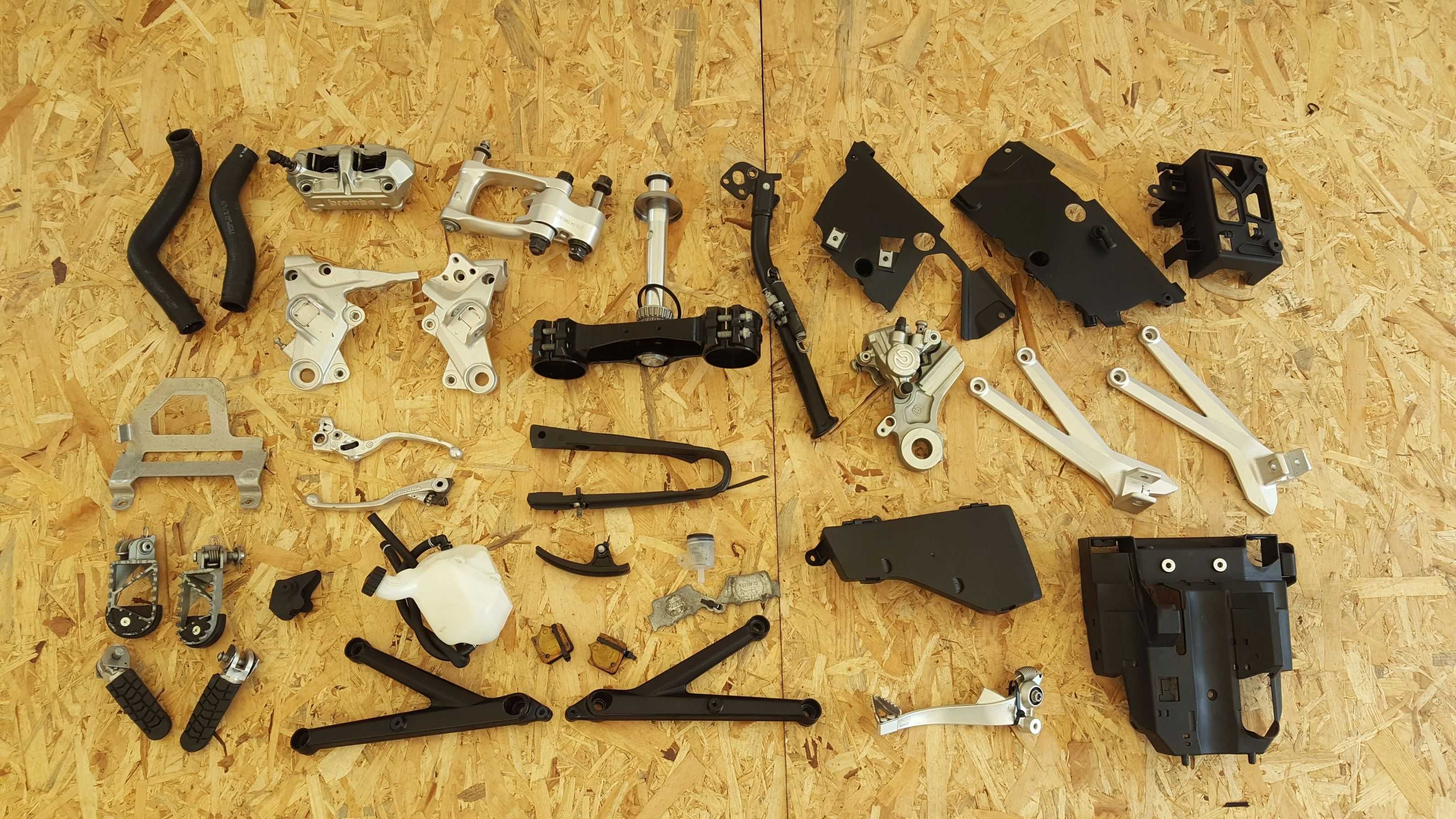 Husqvarna 701 supermoto owiewka set dzwignia os amortyzator zacisk bak