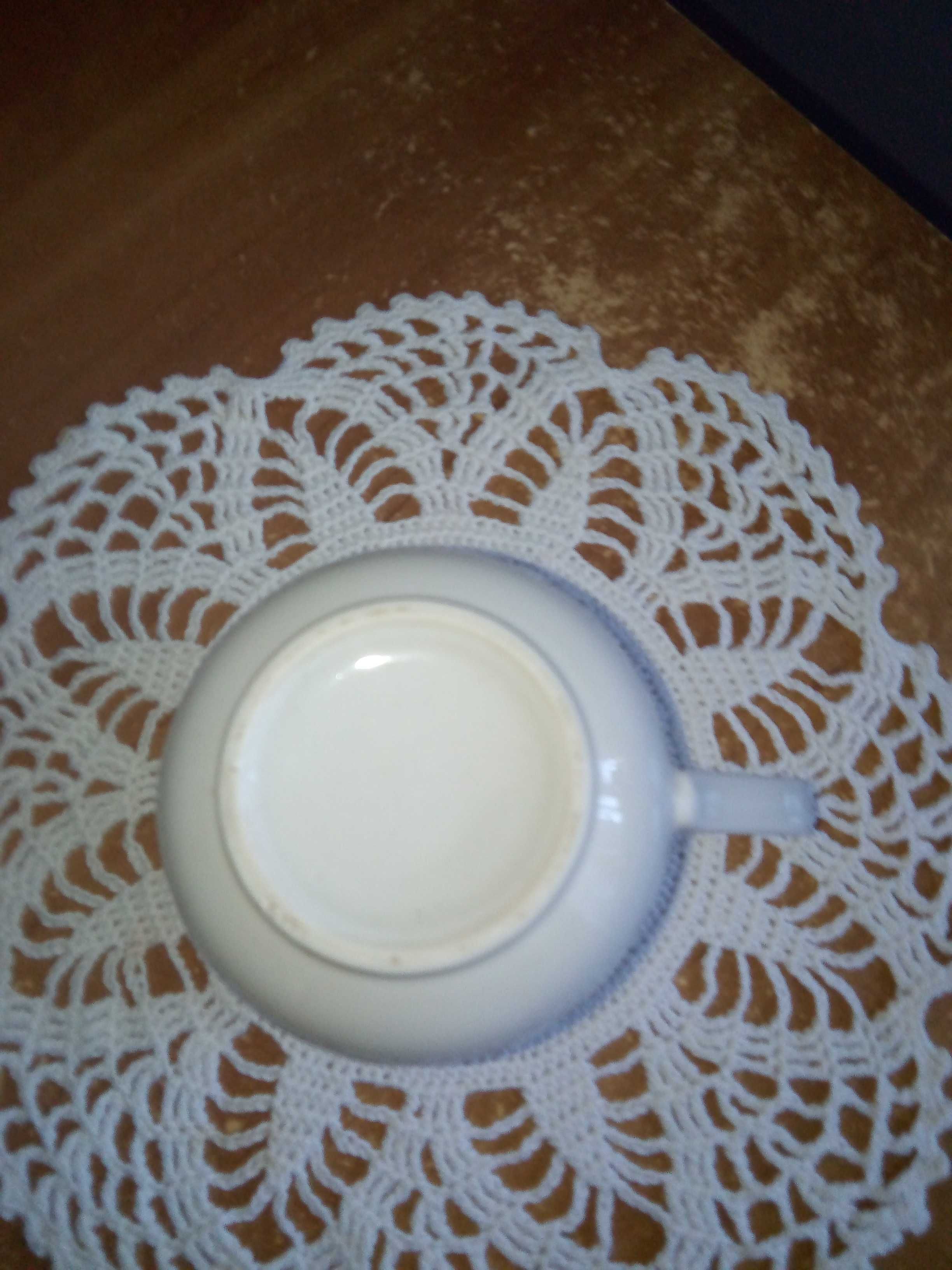 Filiżanka ,,z owocami,, delikatna porcelana