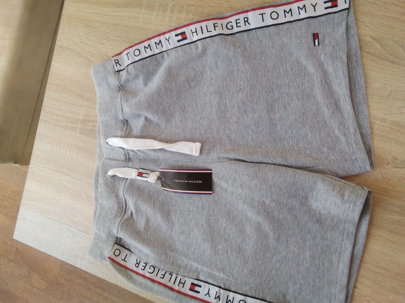 Spodenki  Tommy Hilfiger  meskie (B14)