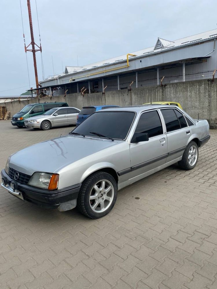 Opel rekord 1986 2.0 бензин