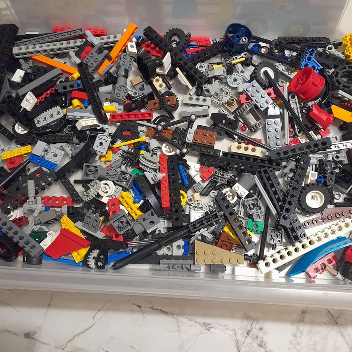 Lego technic, оригінал. Вага 3,15 кг. 700 грн за 1 кг