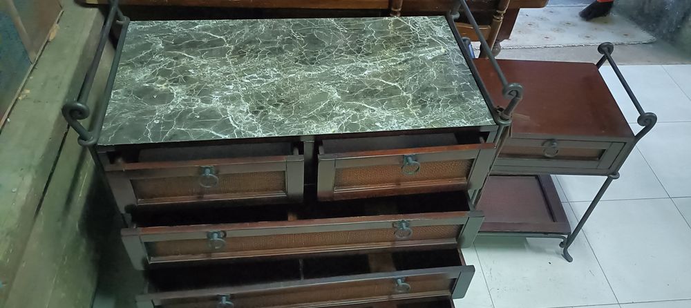 Cômoda e mesinha de cabeceira