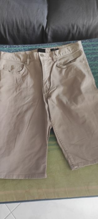 Bermuda em ótimas condições e preço e almofada