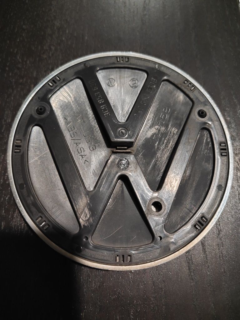 Símbolo vw mala traseira