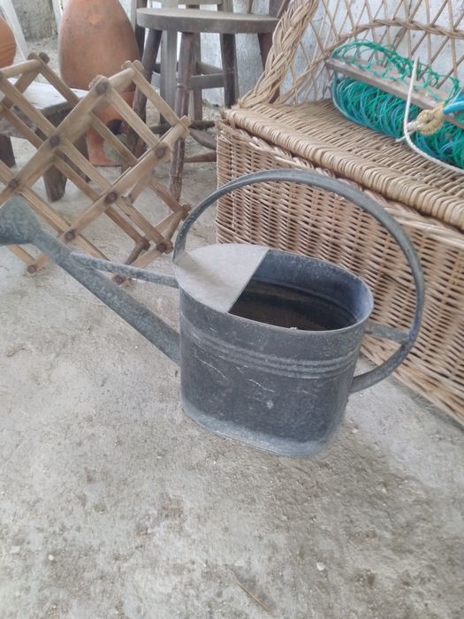 Regador antigo para decoração.