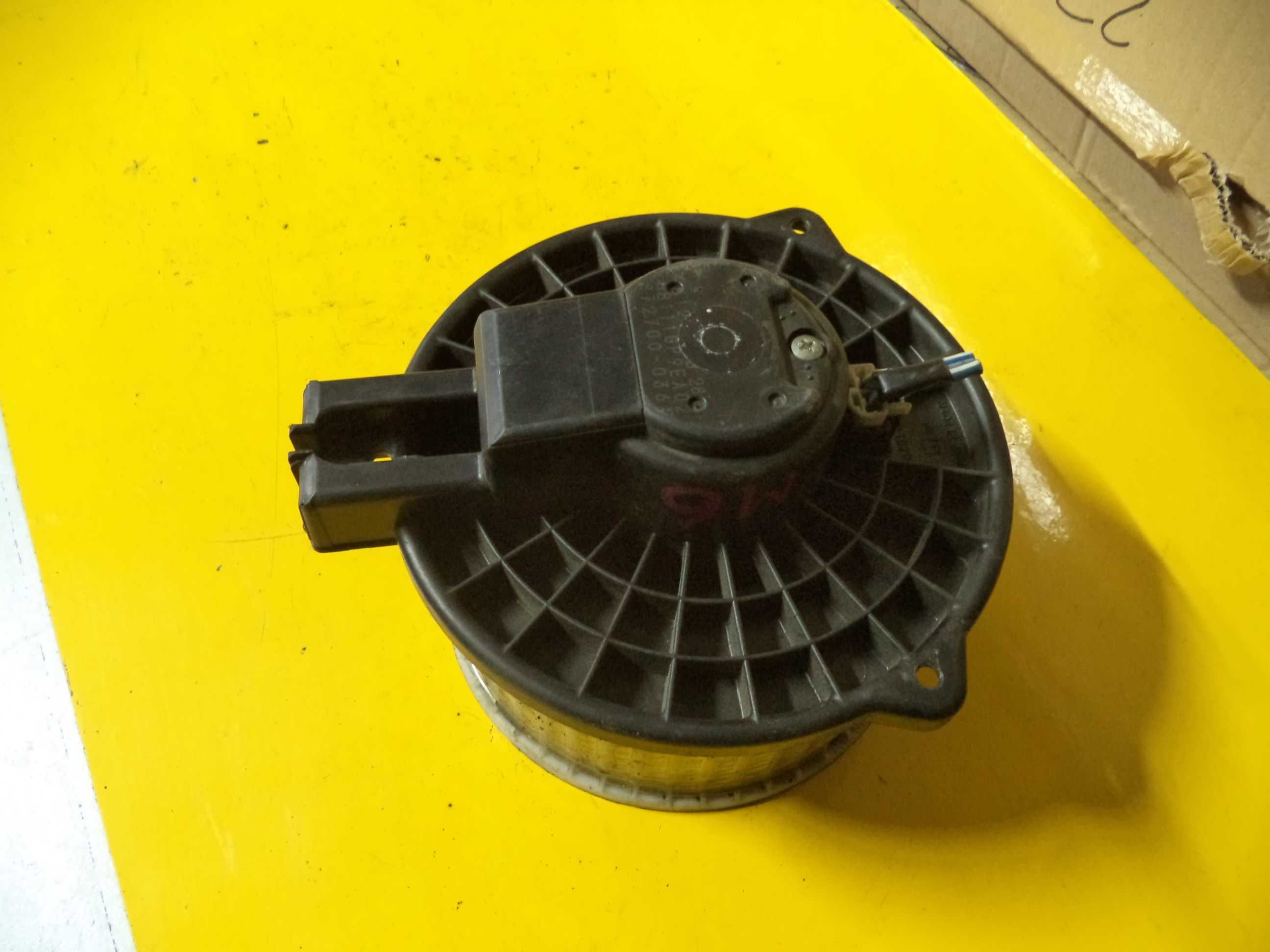 Мотор вентилятор моторчик печки Mazda 6 с 02-07 г.в.   872700-0361
