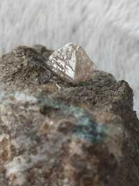 Naturalny diament w macierzystej skale unikatowy okaz
