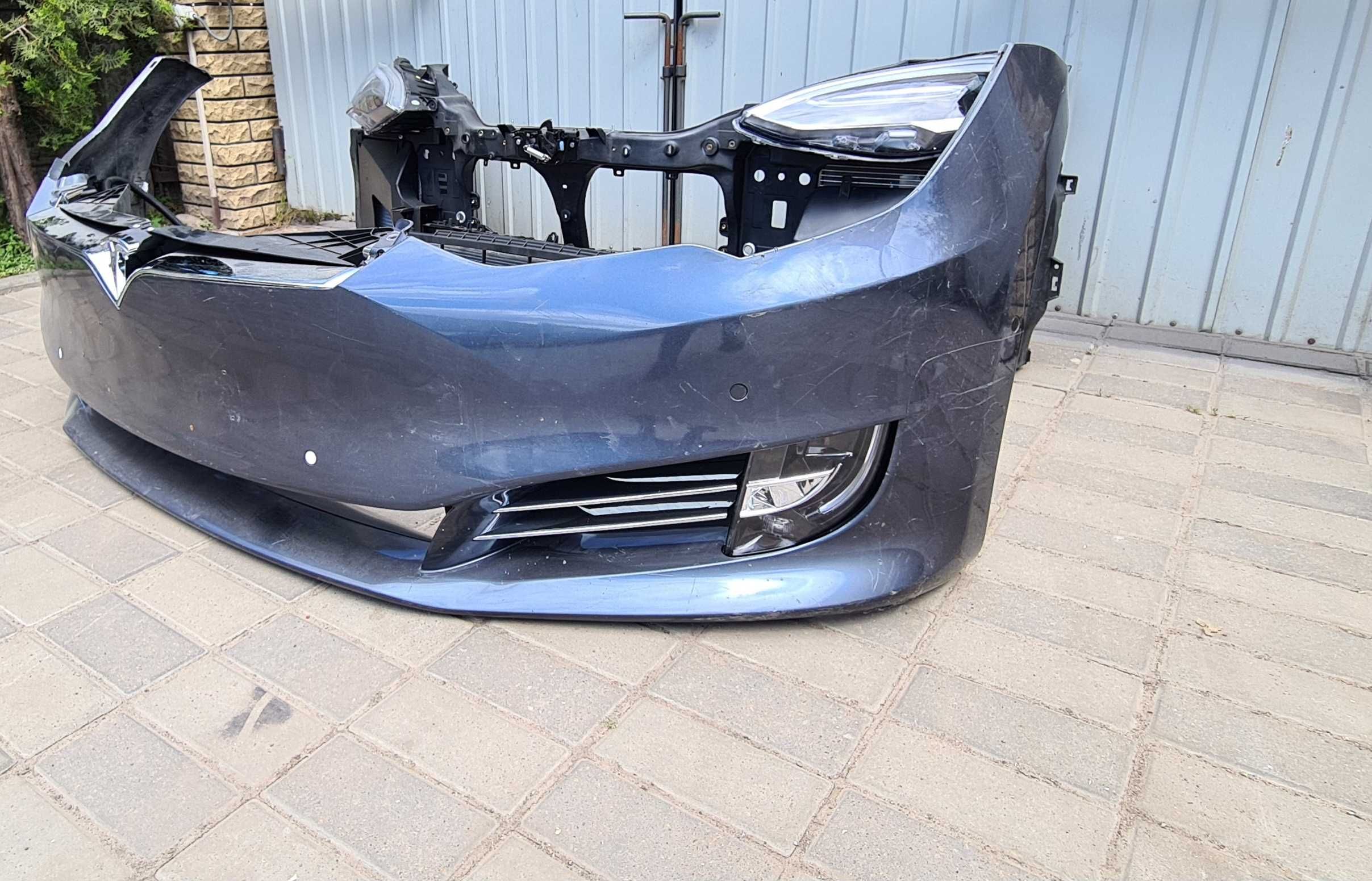 Tesla model S фари бампер підсилювач телевізор радіатори