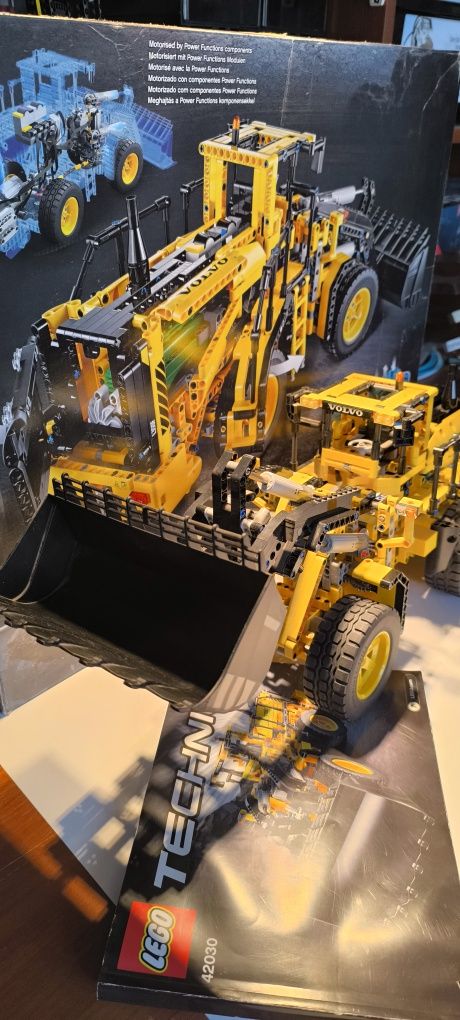 Klocki LEGO 42030 Ładowarka  Volvo