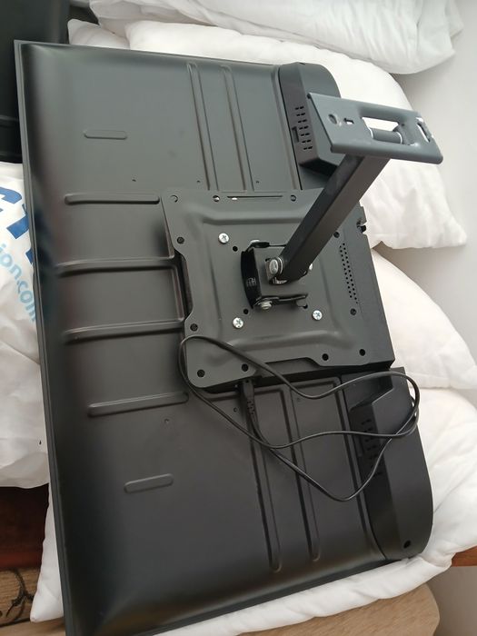 Telewuzor MANTA 32LHN124E z wieszakiem, posiadam również nóżki.