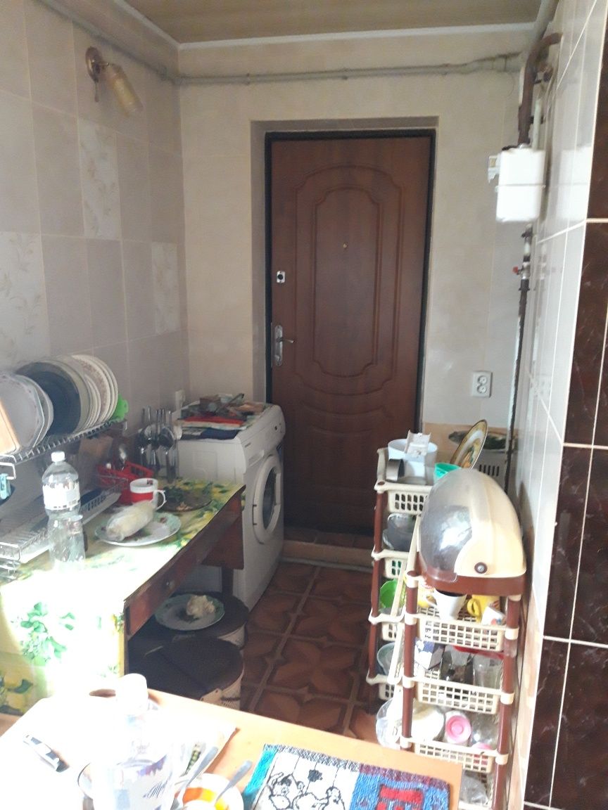 Продаётся домовладение, два дома, гараж, большой земельный участок