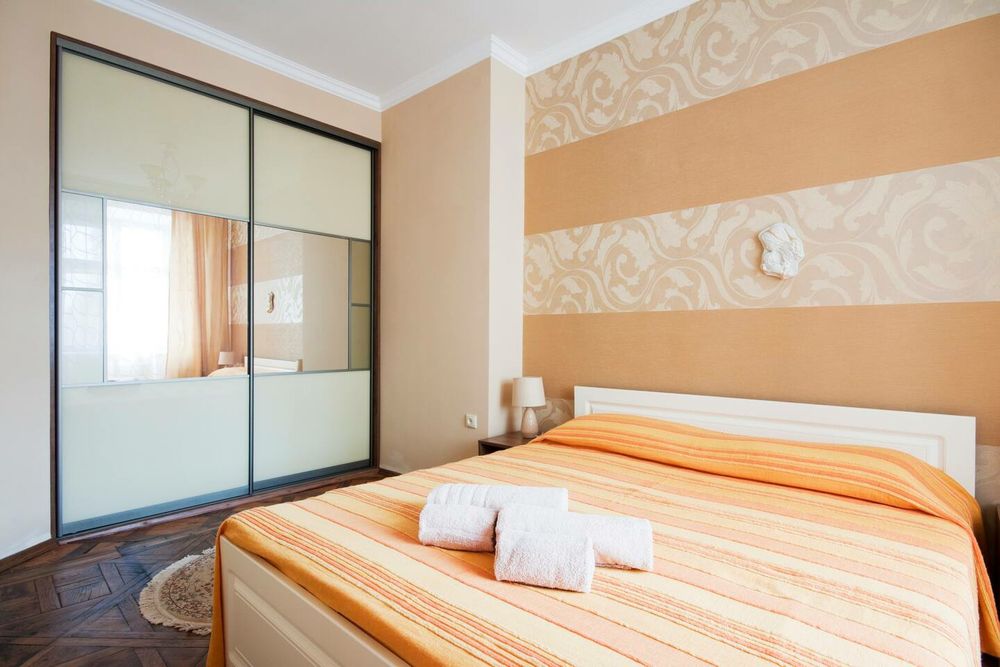 Подобово апартаментина Площі Ринок ( погодинно потижнево,помісячно)