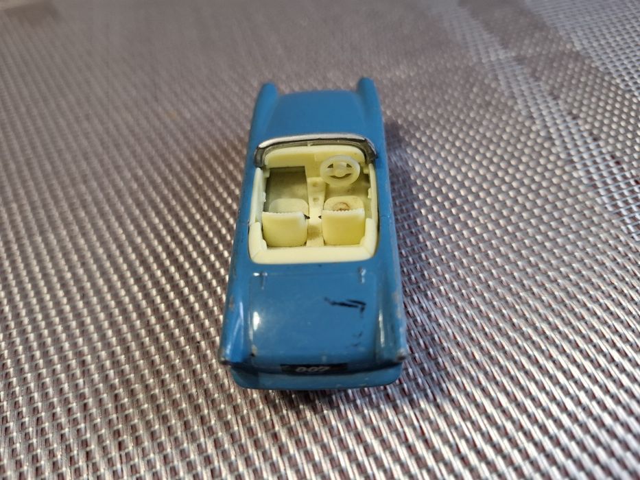Model samochodu skala 1:64