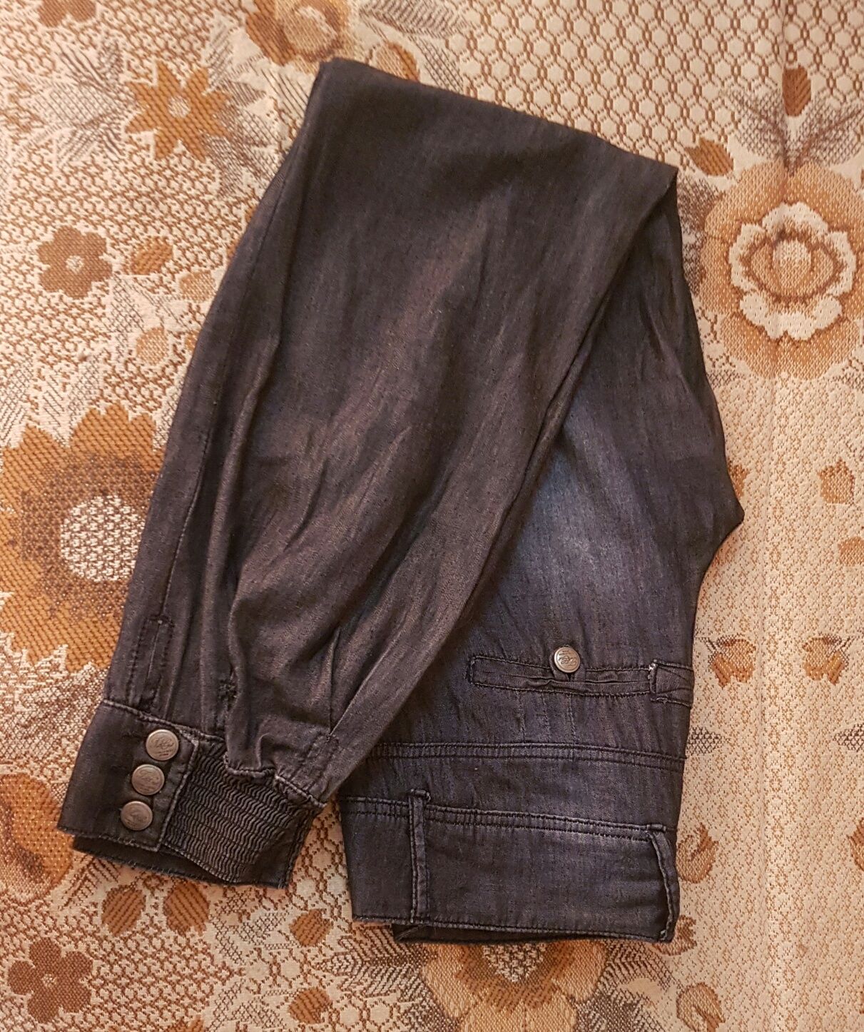Красивые стильные джинсы