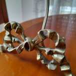 Suporte em bronze para pratos