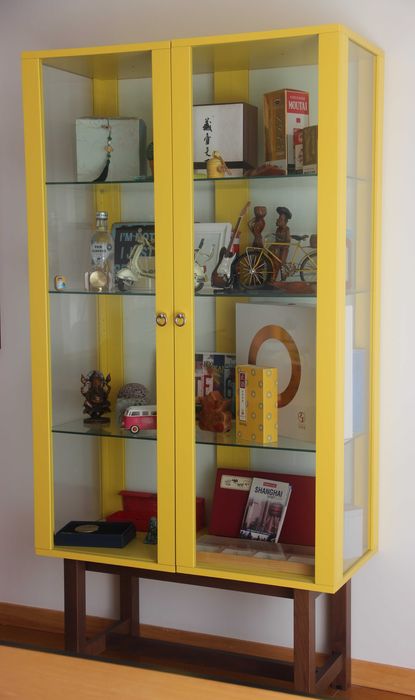 Vitrine Amarela – Peça de Destaque para a Sua Decoração