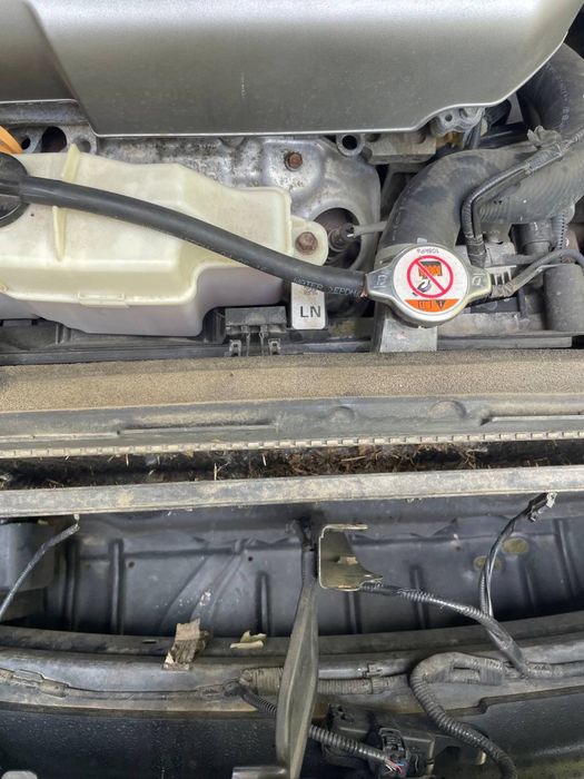 Чистка радиатора от пыли и пуха без снятия. Заправка кондиционера.