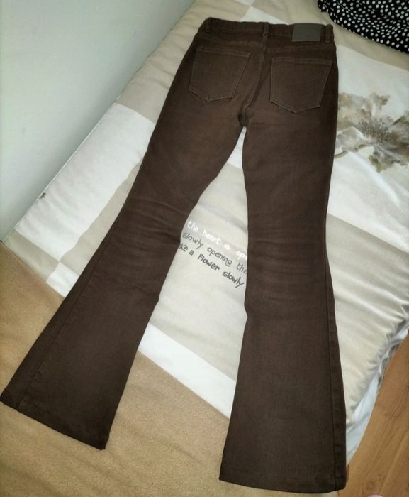 Calças castanhas boca de sino Pull &Bear