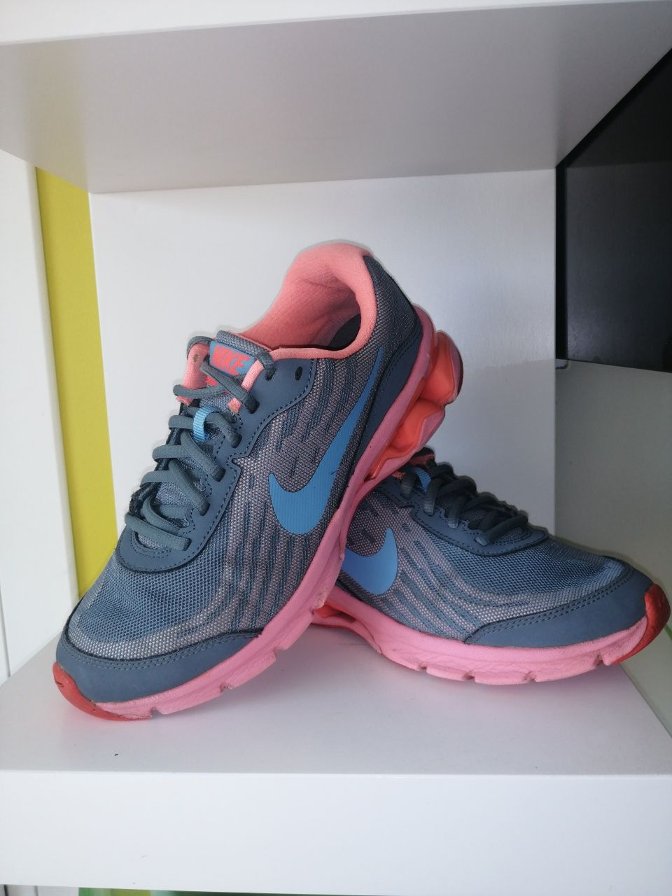 Nike Reax Run 38 Lace Up 9 Trainers buty sportowe do biegania