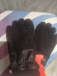 Zimowe skórzane rękawiczki Helly Hansen

wysoka trwałość

wykończone w