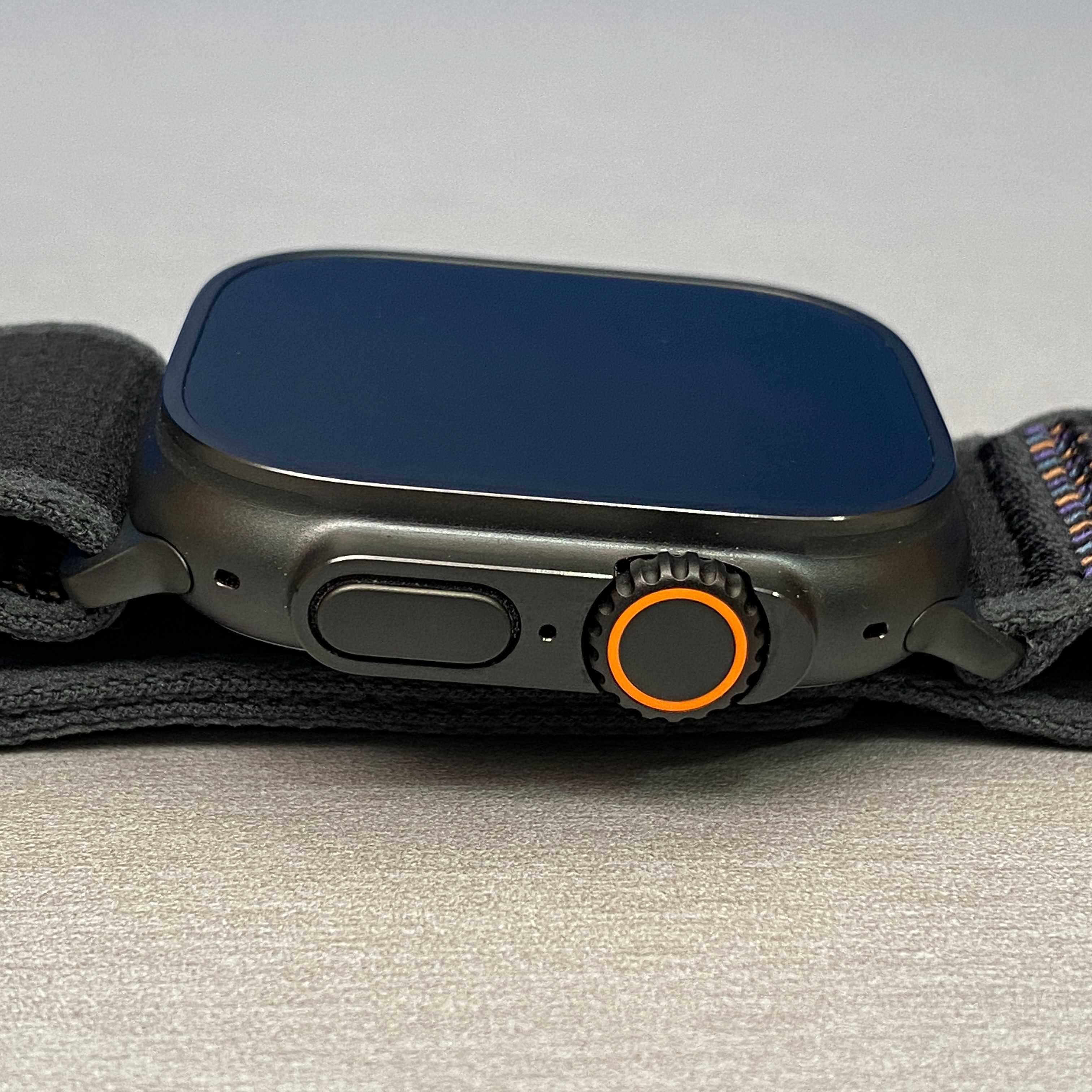 Apple Watch Ultra 2 (Titanium Black) - 49mm - Black Trail Loop
