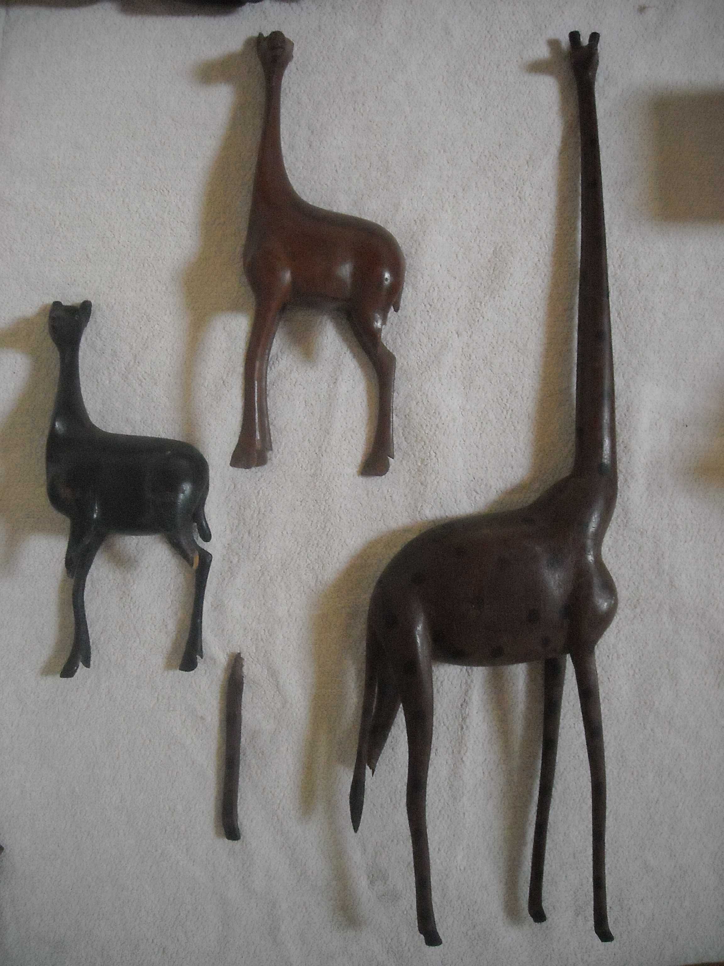 Diversas esculturas artesanato em madeira africana muito antigas